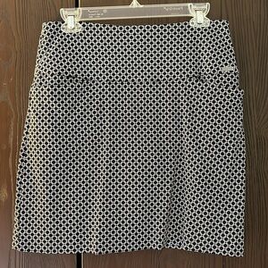 S.C. & CO. Black and white patterned skirt with undershorts. Size Medium